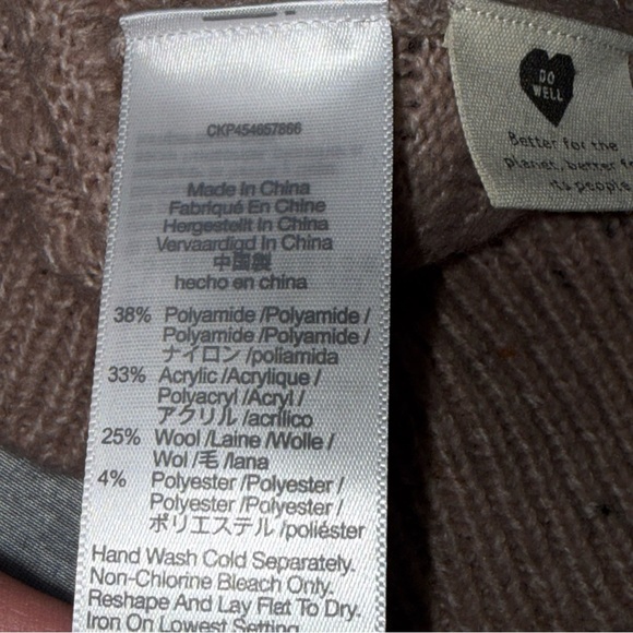 Cozy Speckled Turtleneck Sweater - Picture 5 of 9